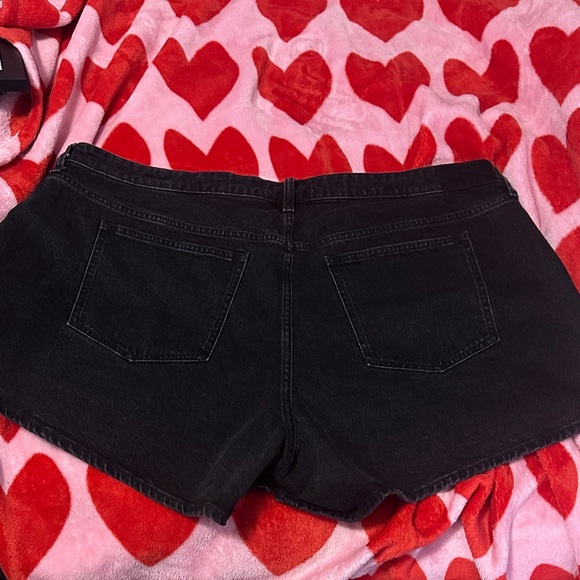NWT Abercrombie & Fitch A-Line Curve Love Black Jean Shorts - Picture 2 of 6